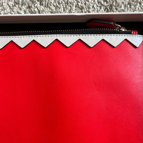 🔥 Emporio Armani Clutch - In Excellent Condition 🔥 - Picture 8 of 9